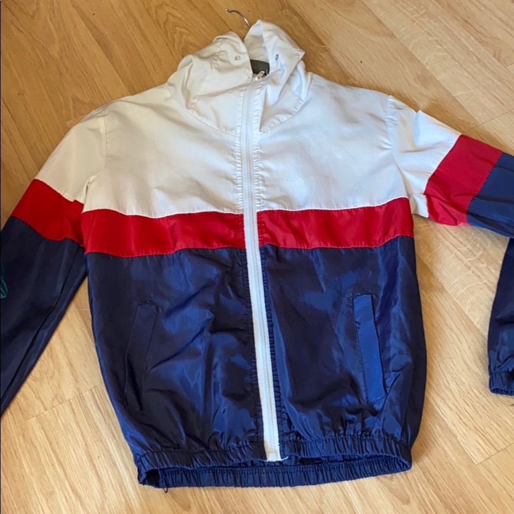 Raincoat/windbreaker